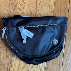 NWT Kendra Scott black crossbody bag small with zipper nylon